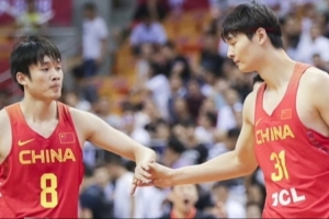 王哲林：以前国家队经常和小丁打游戏 在上海合作的赛季比较可惜 配图