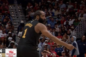 奋起反击！哈登内外开花独得11分 率队轰13-0追到1分打停鹈鹕 配图