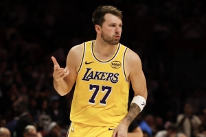 东契奇本赛季38次半场20+ 排名升至湖人队史第四&前三皆为科比 配图