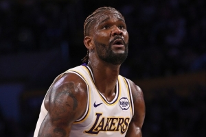 湖记：艾顿不应该故意罚丢 湖人还有两个暂停&其他人也都很困惑 配图