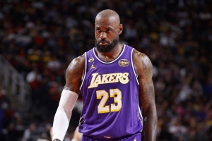 Skip:裁判没吹詹姆斯被班凯罗犯规是救了老詹 因为他肯定会罚丢 配图