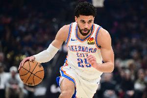 冲突被驱逐！阿杰伊·米切尔半场10中6&三分2中2拿到14分3助 配图