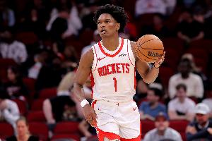 阿门今日抢下18个篮板 本赛季篮板数前25位仅阿门一位后卫 配图