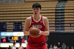 大逆转首功！杨瀚森9中6拿14+11+3助3帽&0犯规0失误 +24全场最高 配图