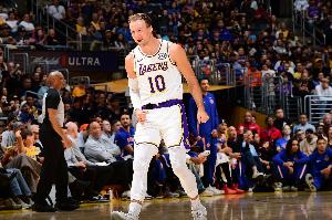 精英射手！赛季至今肯纳德投篮命中率位列180俱乐部 配图