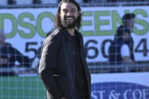 37岁卡罗尔执教首秀迎来开门红，率队在英格兰第6级别联赛1-0小胜 配图