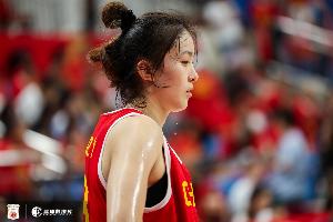 不愧是射手!翟若云半场10分钟 9中5&三分5中3拿到13分2助攻 配图