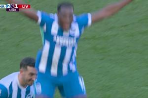 身体素质仍在线！35岁维尔贝克跳山羊跃过1米92队友，庆祝双响 配图