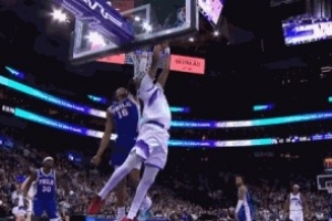 展现身体天赋！贝利切入小拉杆隔人背扣2+1 配图