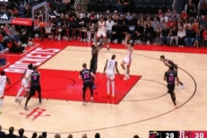 时间刚刚好！杜兰特强攻被帽 谢泼德二次进攻抛投压哨命中 配图