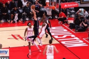 踩弹簧了？拉松中路切入直接起飞单臂隔扣霍勒迪 配图