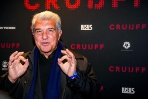 每体:纪念克鲁伊夫去世10周年,拉波尔塔前往荷兰出席相关活动 配图