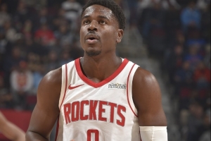 奇兵！阿隆·霍勒迪末节出场2记三分贡献8分 正负值+12 配图