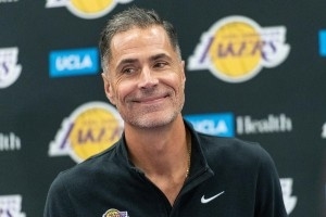 送走文森特&换来肯纳德 佩林卡在筹码匮乏的情况下完成了神之一手 配图