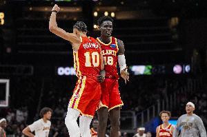 想天天打勇士！盖耶&里萨谢合计12中11高效拿下33分 配图