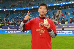 中乙首轮李圣龙代表海港B队首发，曾为海港一队贡献26球14助攻 配图