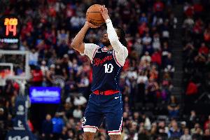 加兰到快船打首发时场均24.1分7.6助4.4三分 且三分命中率52% 配图