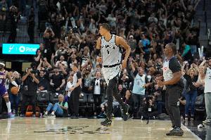 瓦塞尔&卡斯尔缺阵!马刺战步行者先发:文班&福克斯&哈珀 配图