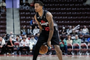 还在奋战!富尔茨发展联盟代表猛龙905出战 9中4得10分3板5助 配图