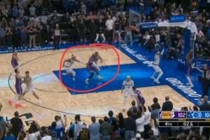 詹姆斯的牵制力!莫斯利谈绝杀:他们冲击内线吸引了两名防守球员 配图