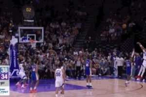 一气呵成！贝利弧顶撤步压哨三分球命中 球进灯亮 配图