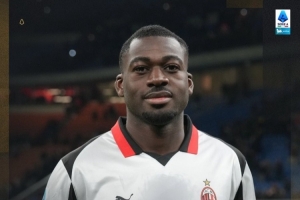 1进球3关键传球！福法纳当选米兰3-2都灵一役全场最佳 配图