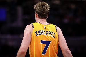 这场投篮有点拉！克尼佩尔9中3&三分6中1拿到9分3板5助 配图