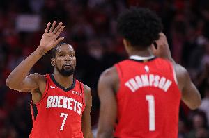 杜兰特:阿门砍下24分18篮板还绝杀 为他的表现感到骄傲 配图