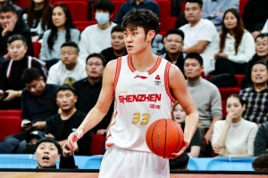 稳定输出！王浩然半场8中4拿到11分1板1助1断 配图