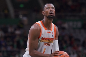 尽力了！贾尔斯29中17空砍37分19板 加时赛拿到全队仅有3分 配图