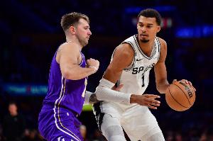 A·史密斯谈湖人季后赛前景：他们有机会击败马刺 但打不过雷霆！ 配图