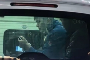 媒体人：鲁吐布拉赛后怒捶走道消防器材 受伤并被救护车送医治疗 配图