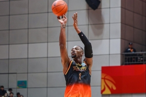 媒体人:江苏把广厦拖入加时 弱队实力不行可以用外援来凑 配图