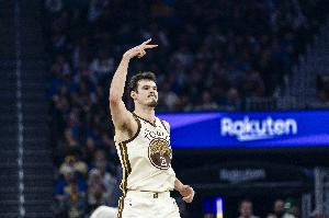 全面开花！勇士首节9人轮换全部得分 波斯特8分 威廉姆斯替补7分 配图