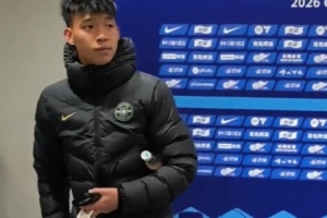 媒体人谈王钰栋争议:若以明星或足球偶像的标准看待,显然不合格 配图