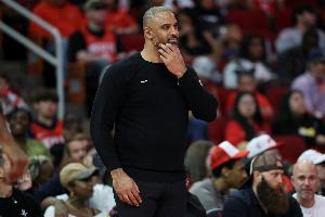 媒体人:乌度卡上赛季封神本季被怒喷 教练水平根据球队状态浮动 配图