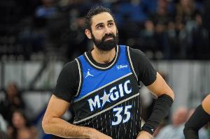 比塔泽:东契奇说的不是事实!是他先说不恰当的话 我只是还给他 配图