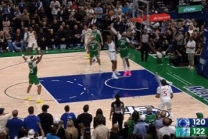 稳得很！伦纳德突破慢三步迎着补防抛投追平比分 配图