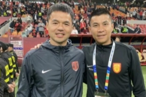 川渝德比甘锐晒与黄希扬合照：岁月匆匆，一转眼我们都不再年轻 配图