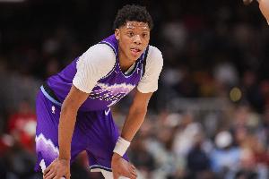 未来可期！贝利20中7拿下25分7板4助5帽 场上各种残暴扣篮&封盖 配图