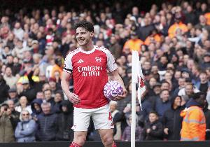 内维尔:定位球规则必须改革,现在比赛在定位球方面太花时间了 配图