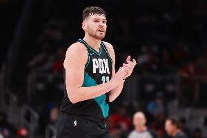 难救主!克林根13中7拿到18分13板 三分7中4 配图