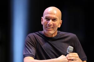 队报：法国足协一直在与齐达内秘密谈判，他接替德尚已基本确定 配图