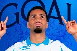 年龄差一倍的对决！19岁恩瓦内里进球难阻马赛被翻，39岁吉鲁绝杀 配图