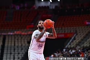 克里斯手指骨裂至少静养3周！鲁媒：山东正在联系新外援以解困境 配图