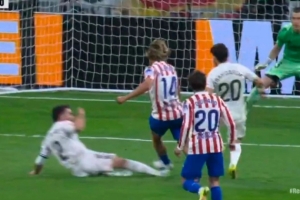 射门被卡瓦哈尔铲到，略伦特：只能尊重最终决定，抗议反而会吃牌 配图