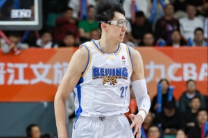 最后时刻换上周琦有待商榷 让他拉到三分线又是何种安排 配图