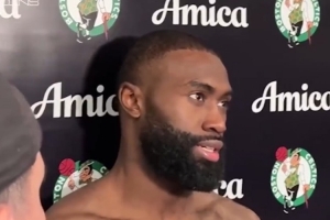 不敌狼队！杰伦·布朗：比赛对抗激烈 球队没能匹配对手攻防强度 配图