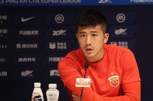 东体:朱骏“恭喜”李圣龙,有球迷感叹后者从一线队“退早了” 配图