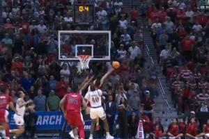 太TM刺激啦！疯三32进16 圣约翰大学压哨绝杀堪萨斯 状元热门回家 配图